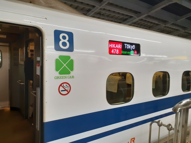 新幹線グリーン車の入口