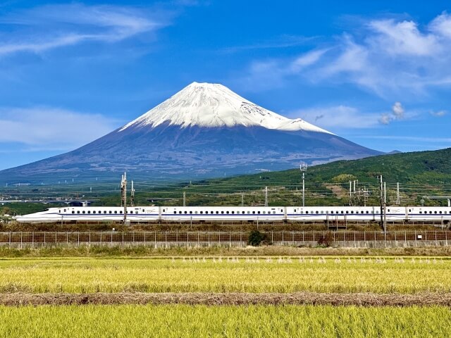 東海道新幹線と富士山の景色