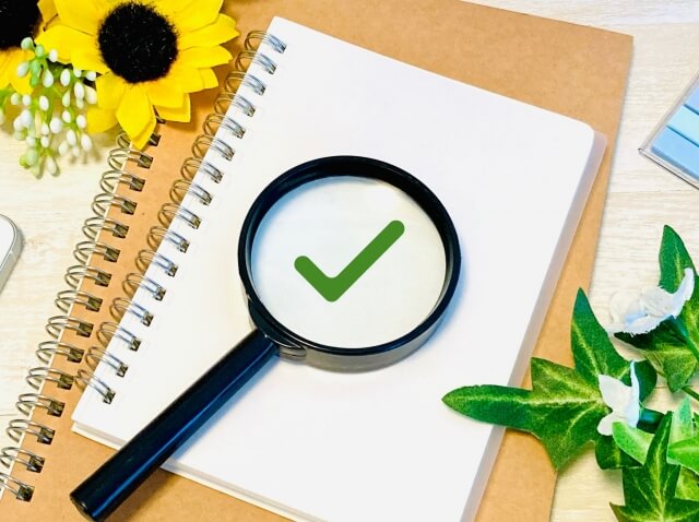 虫眼鏡とチェックマーク