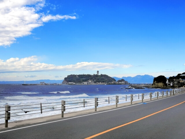 鎌倉の海沿いの景色